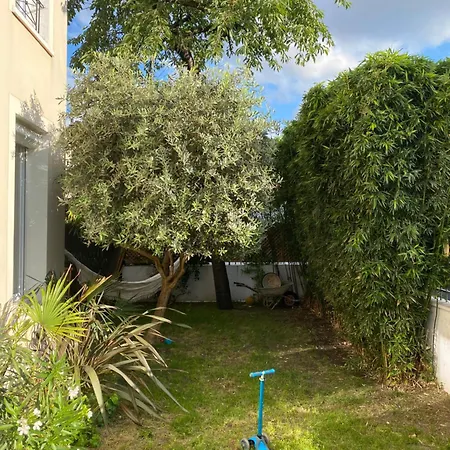 Your Own In Colombes La Defense Villa